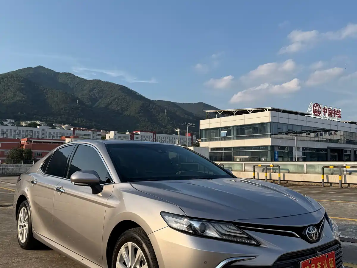 Toyota Camry 2023 2.0G Luxury Edition фото 2