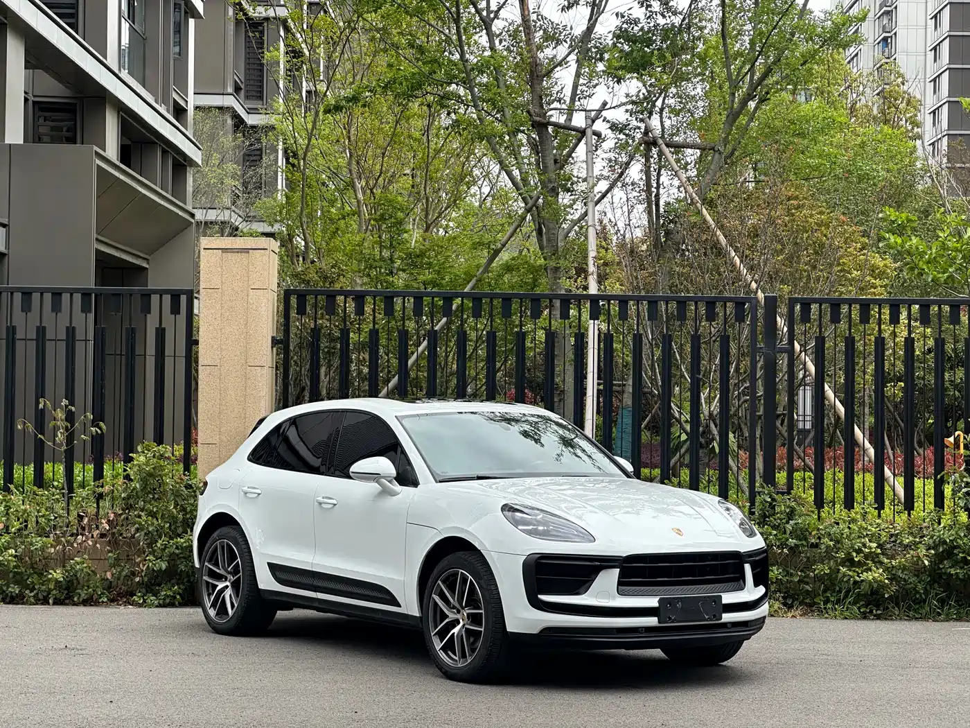 PORSCHE MACAN