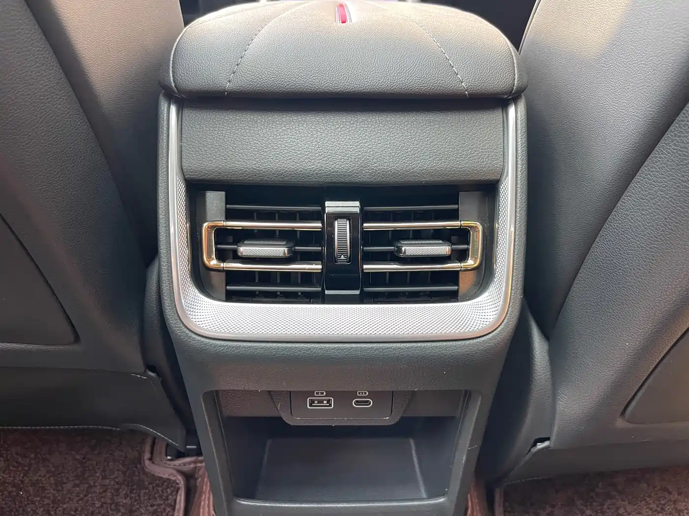 Hongqi H5 2023 2.0T Auto Smart Connect Flag Comfort фото 9