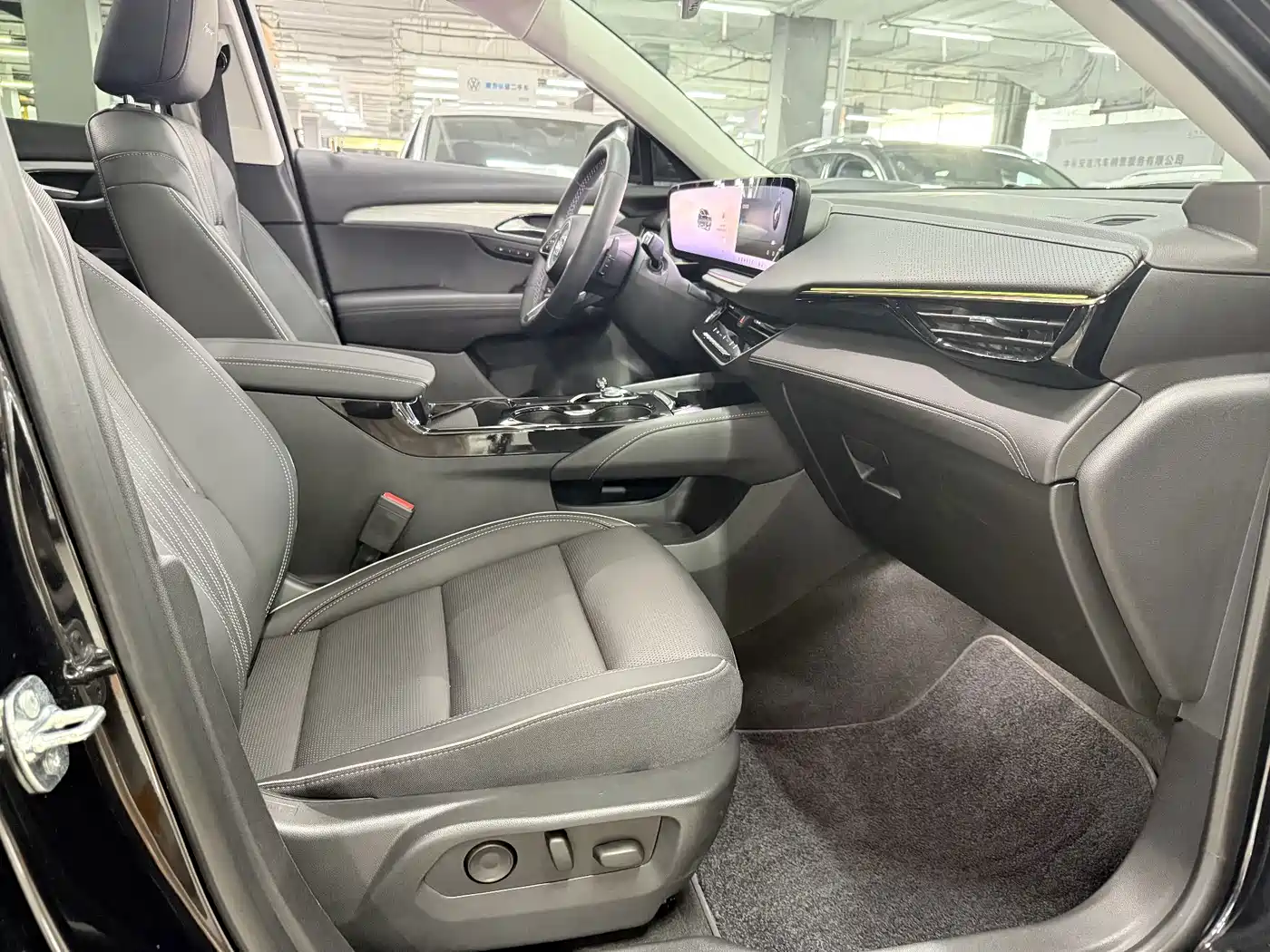 Photo 10 - Buick Envision Plus