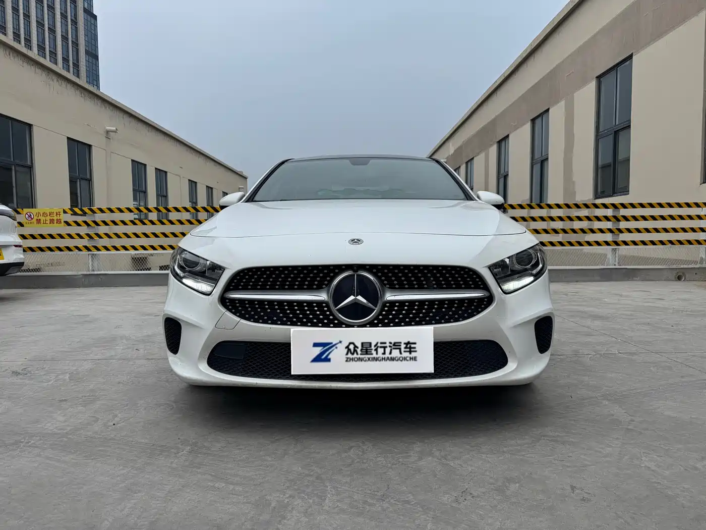 Mercedes-Benz A-Class 2022 A 180 L фото 2