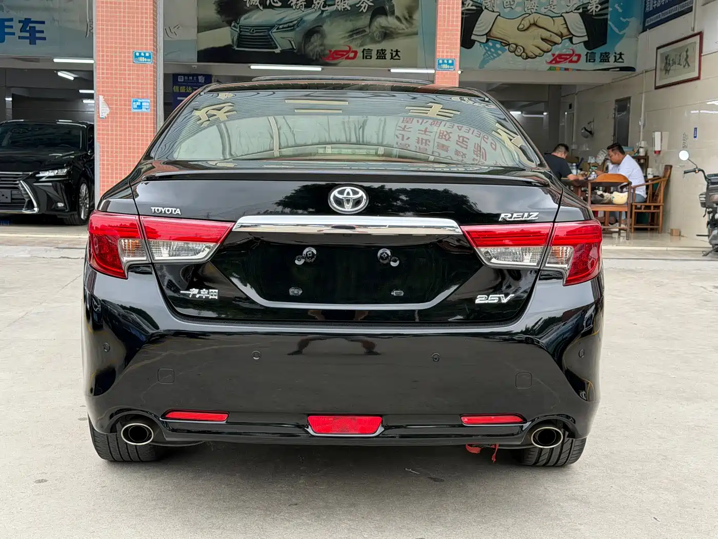 Toyota Reiz 2013 2.5V Premium Edition фото 8