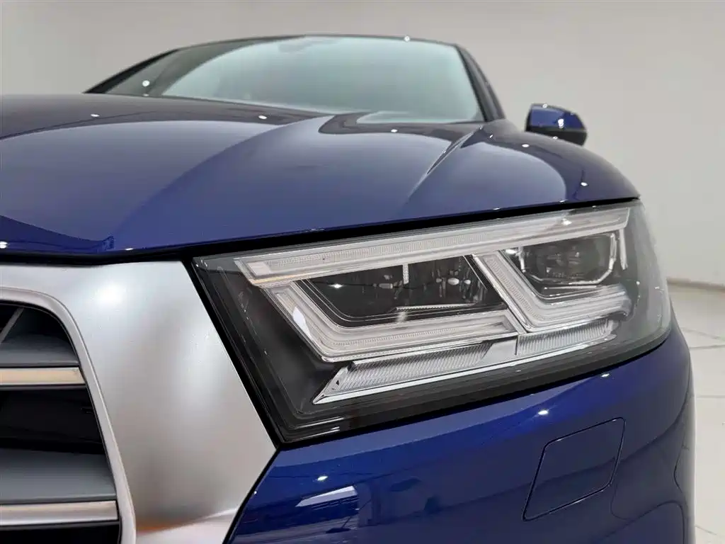 Audi Q5L 2020 Facelift 40 TFSI Honor Fashion фото 2