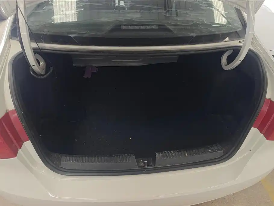 Volkswagen Jetta 2015 1.4L Manual Comfort фото 4