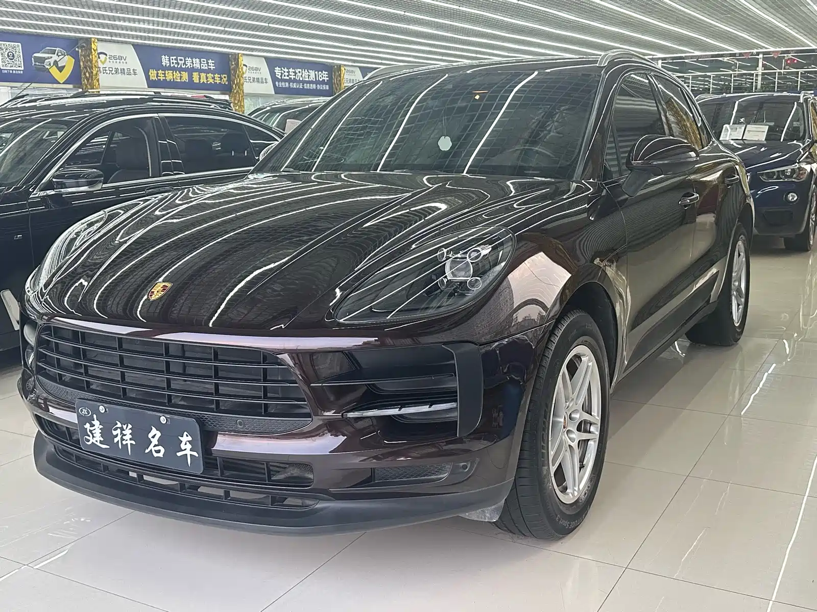 Фото 1 - Porsche Macan
