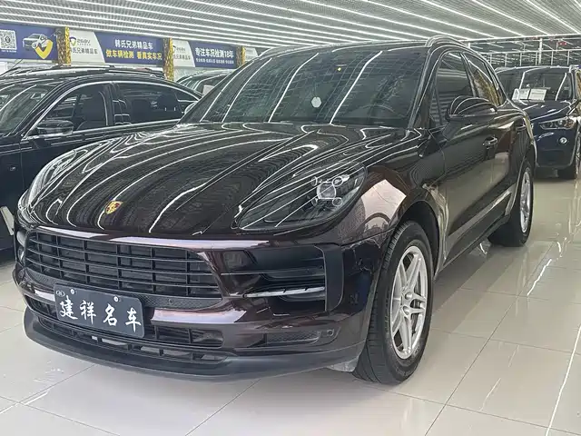 PORSCHE MACAN