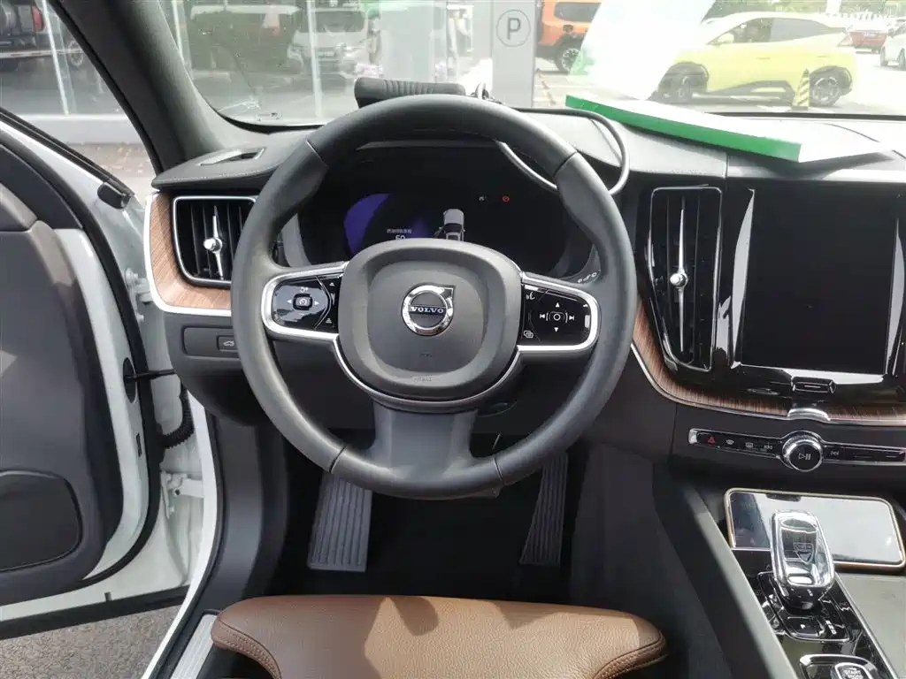 Volvo XC60 2025 2025 B5 AWD Smart Elite Luxury Edition