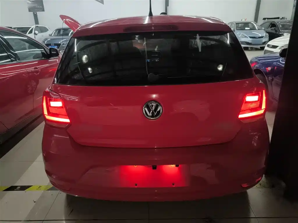 Volkswagen Polo 2016 1.6L Automatic Comfort фото 4