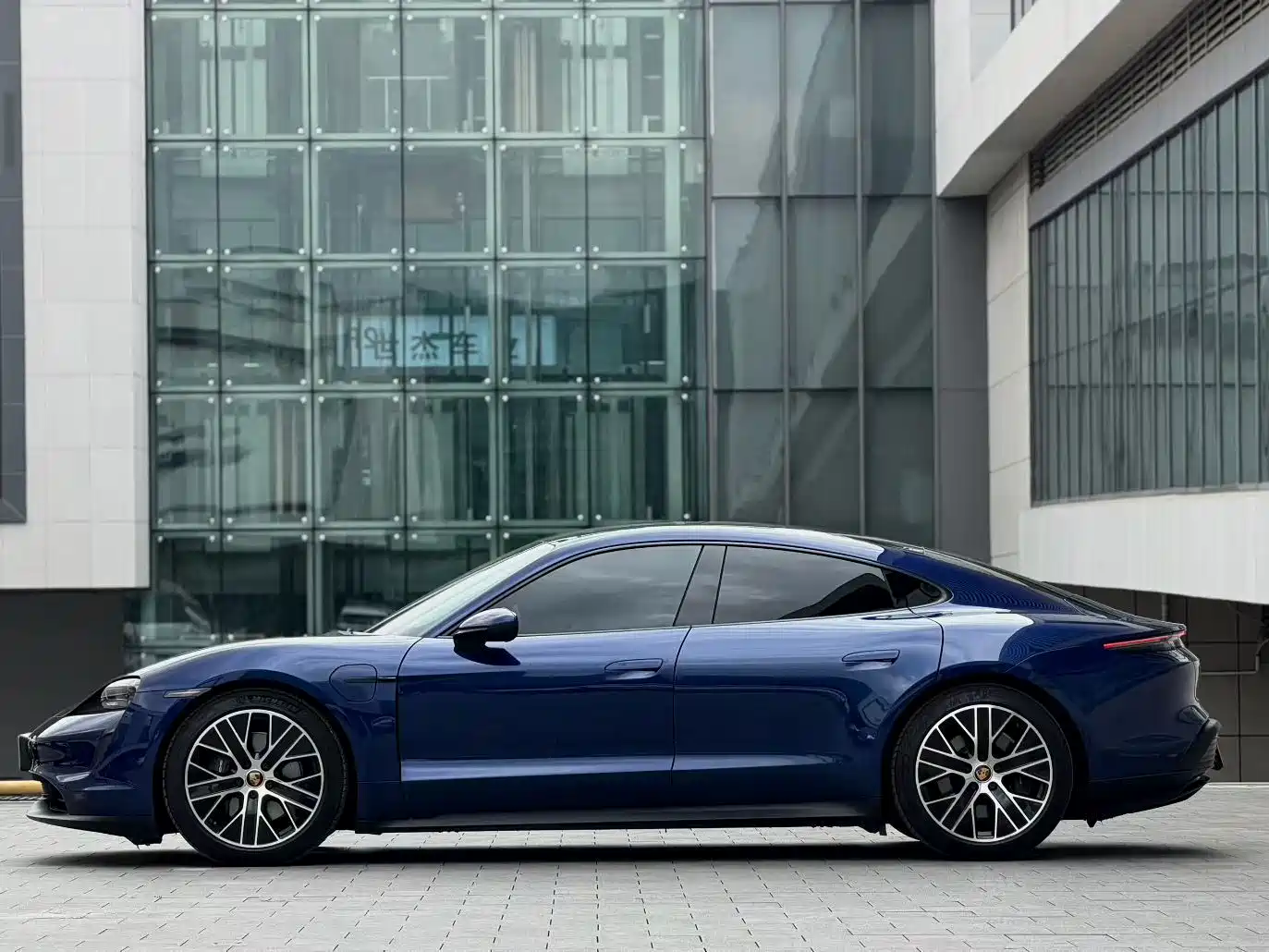 Porsche Taycan 2021 2020 Taycan