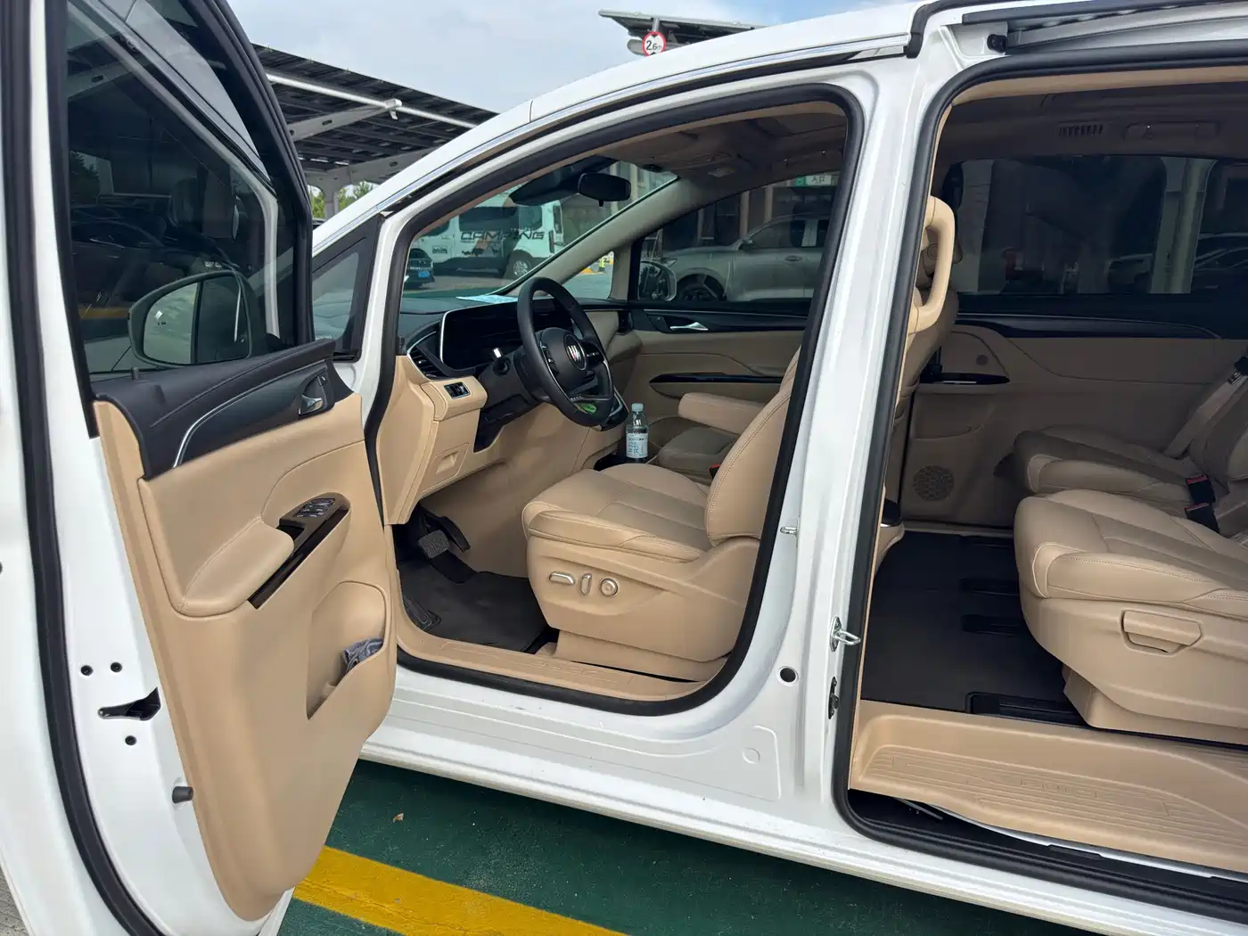 Фото 2 - Buick GL8