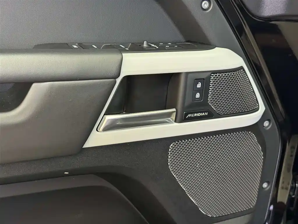 Land Rover Defender 2023 Facelift 110 3.0T P400 X-DYNAMIC HSE фото 23