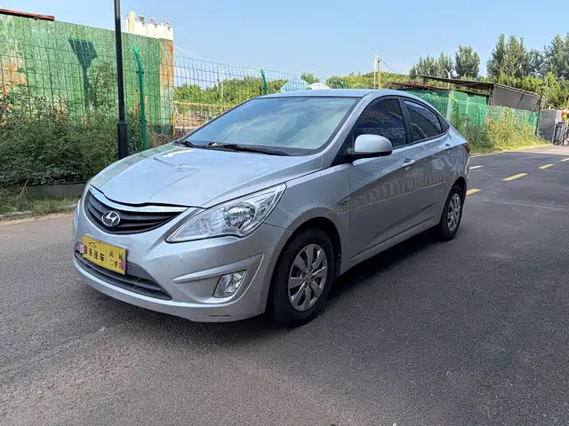  Hyundai Verna 2010 Sedan 1.4L Automatic Comfort GS