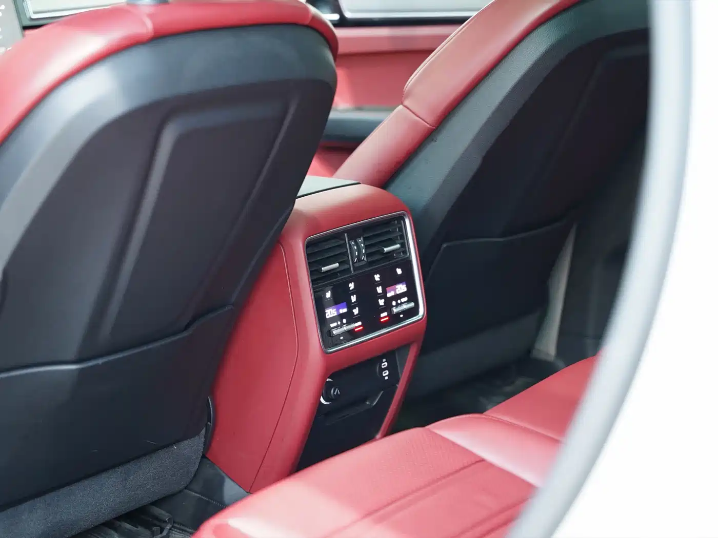 Porsche Cayenne New Energy 2022 Cayenne E-Hybrid 2.0T Platinum Edition фото 19