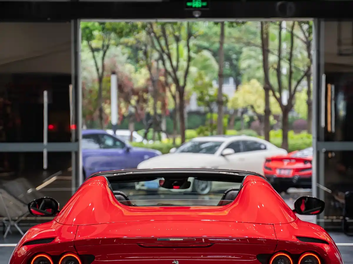 FERRARI 812