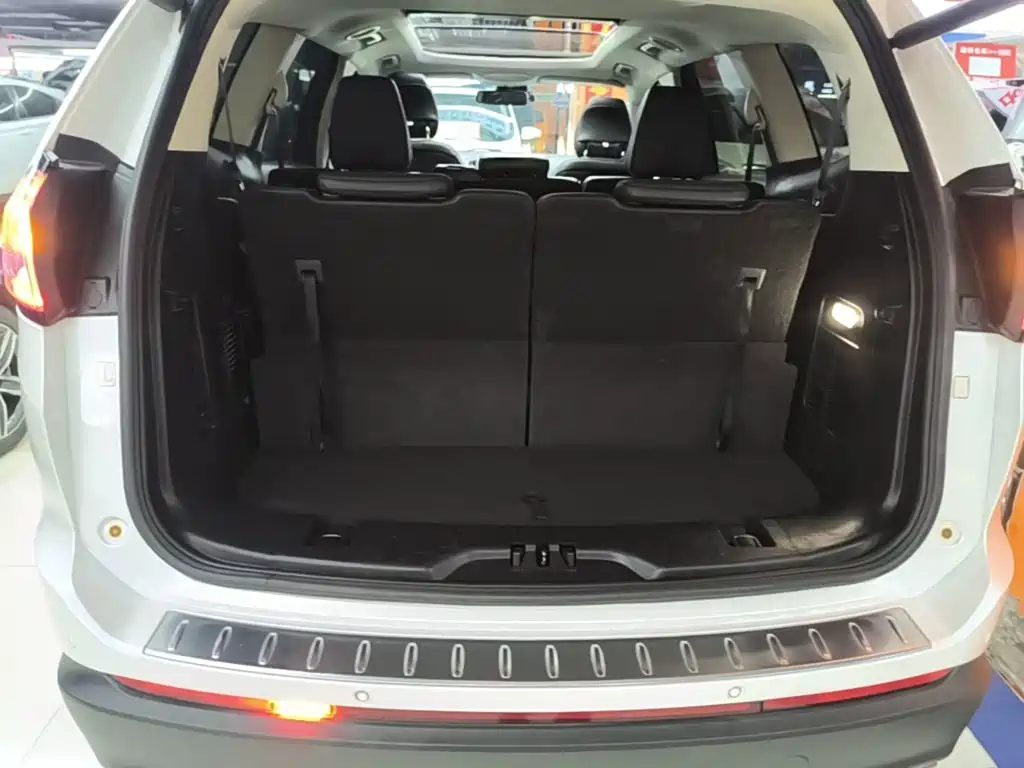 Фото 19 - Ford Edge
