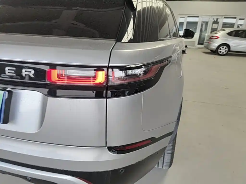 Photo 8 - Land Rover Range Rover Velar