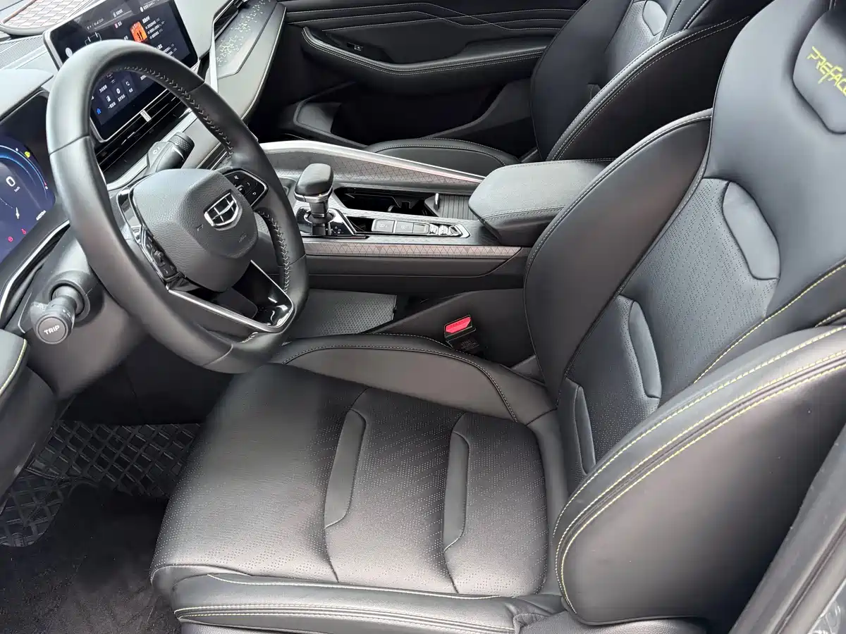Фото 4 - Geely Coolray
