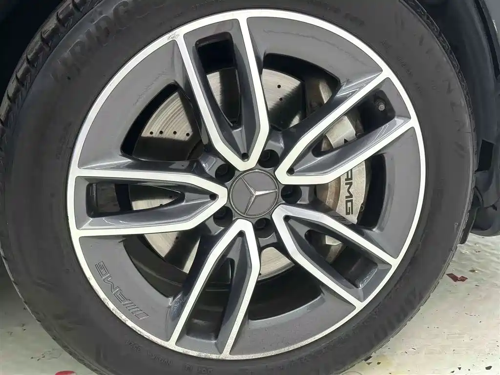 MERCEDES-BENZ GLB AMG