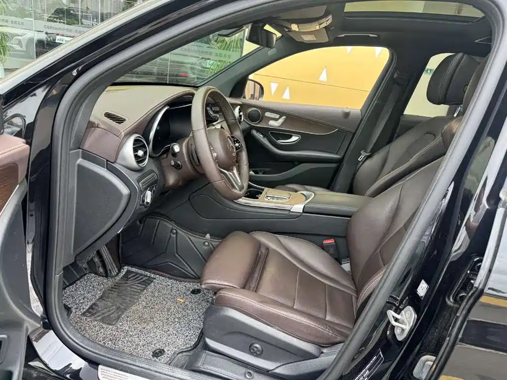 MERCEDES-BENZ GLC
