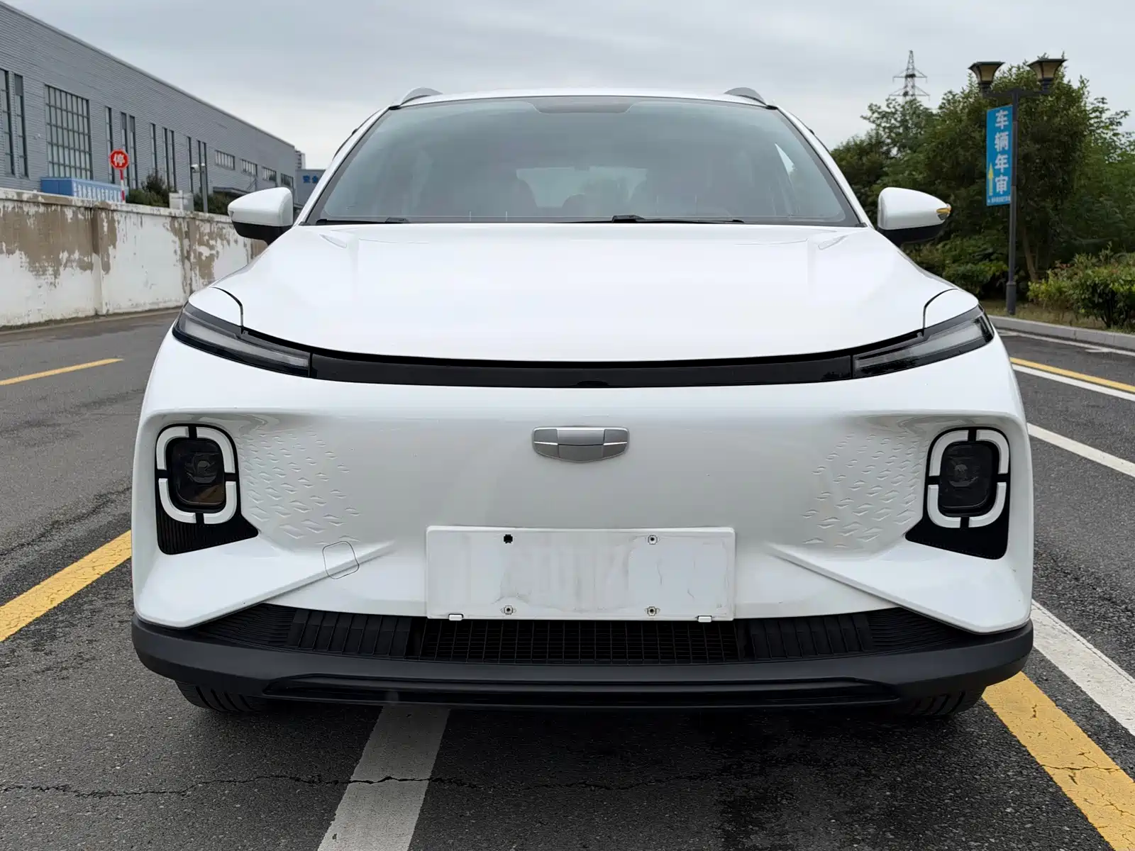 Фото 2 - Geely Geometry E Firefly