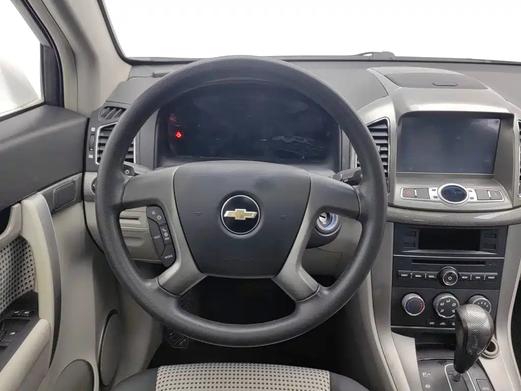 Chevrolet Captiva 2012 2012 Model 2.4L 2WD Urban Edition 5-Seater
