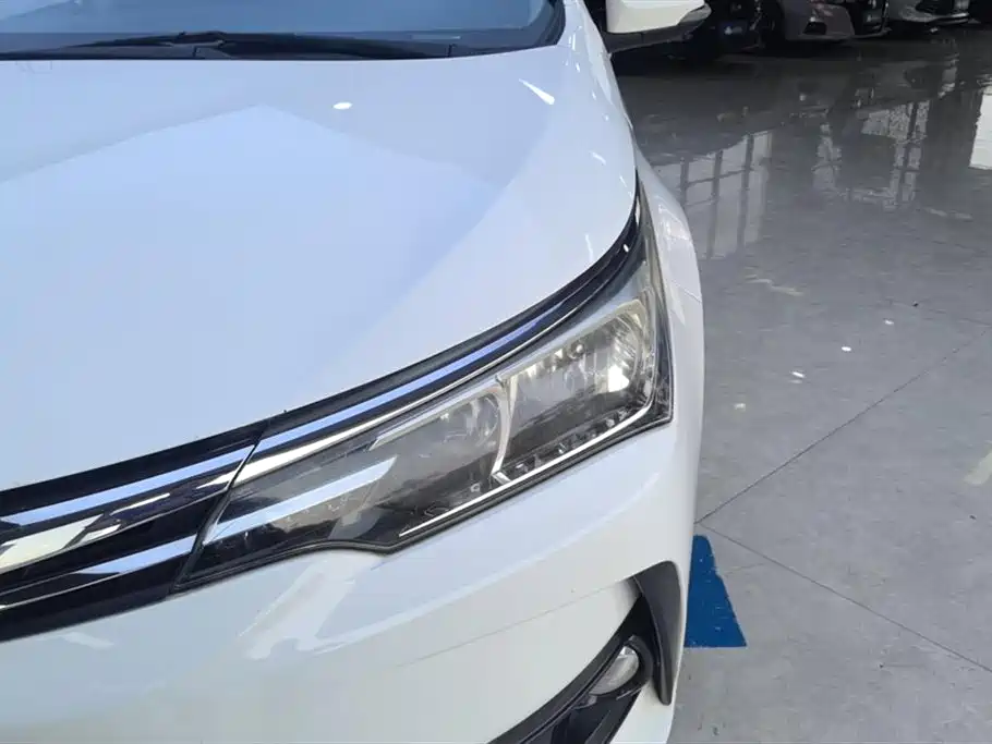 Toyota Corolla 2017 Facelift 1.2T S-CVT GL фото 5