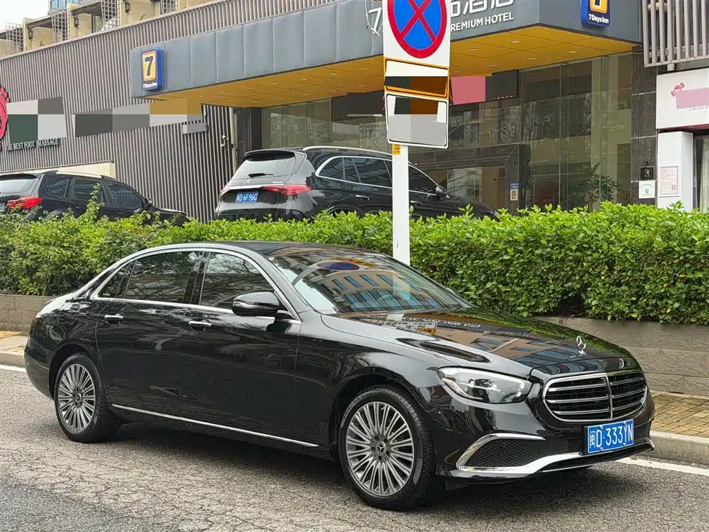 MERCEDES-BENZ E CLASS