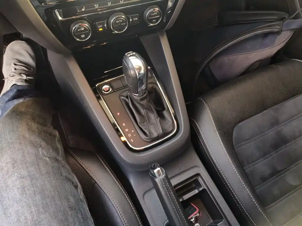Volkswagen Sagitar 2015 280TSI Automatic Flagship фото 10