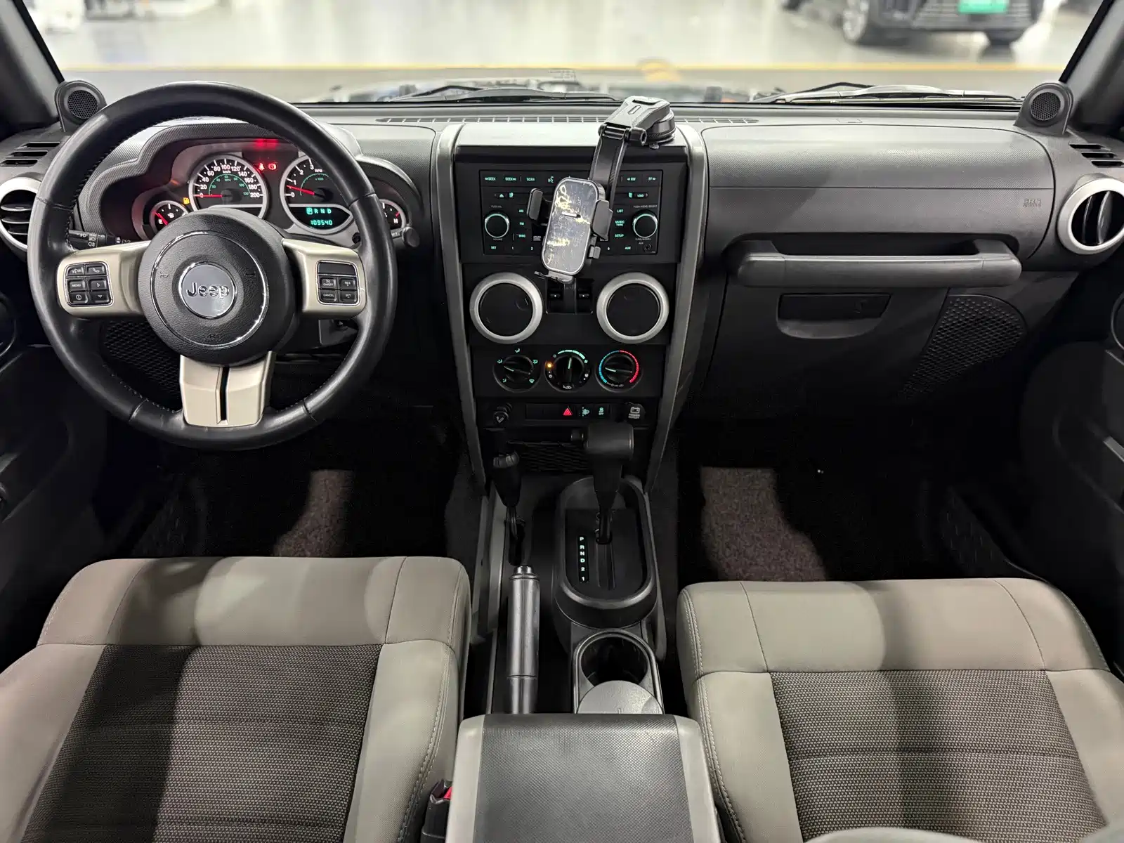 Photo 11 - Jeep Wrangler