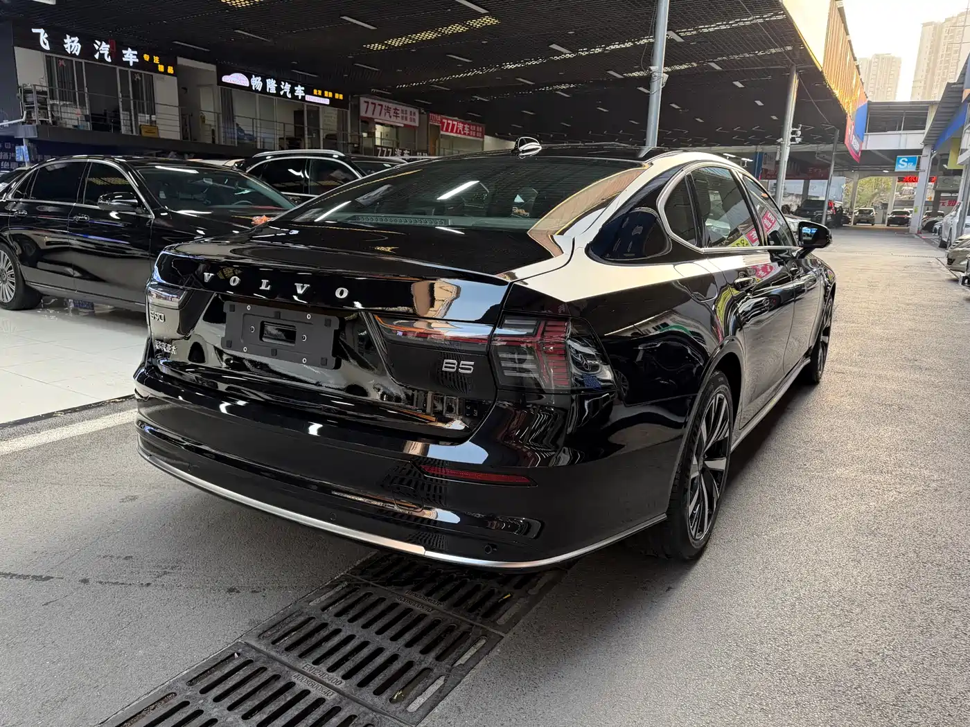 VOLVO S90