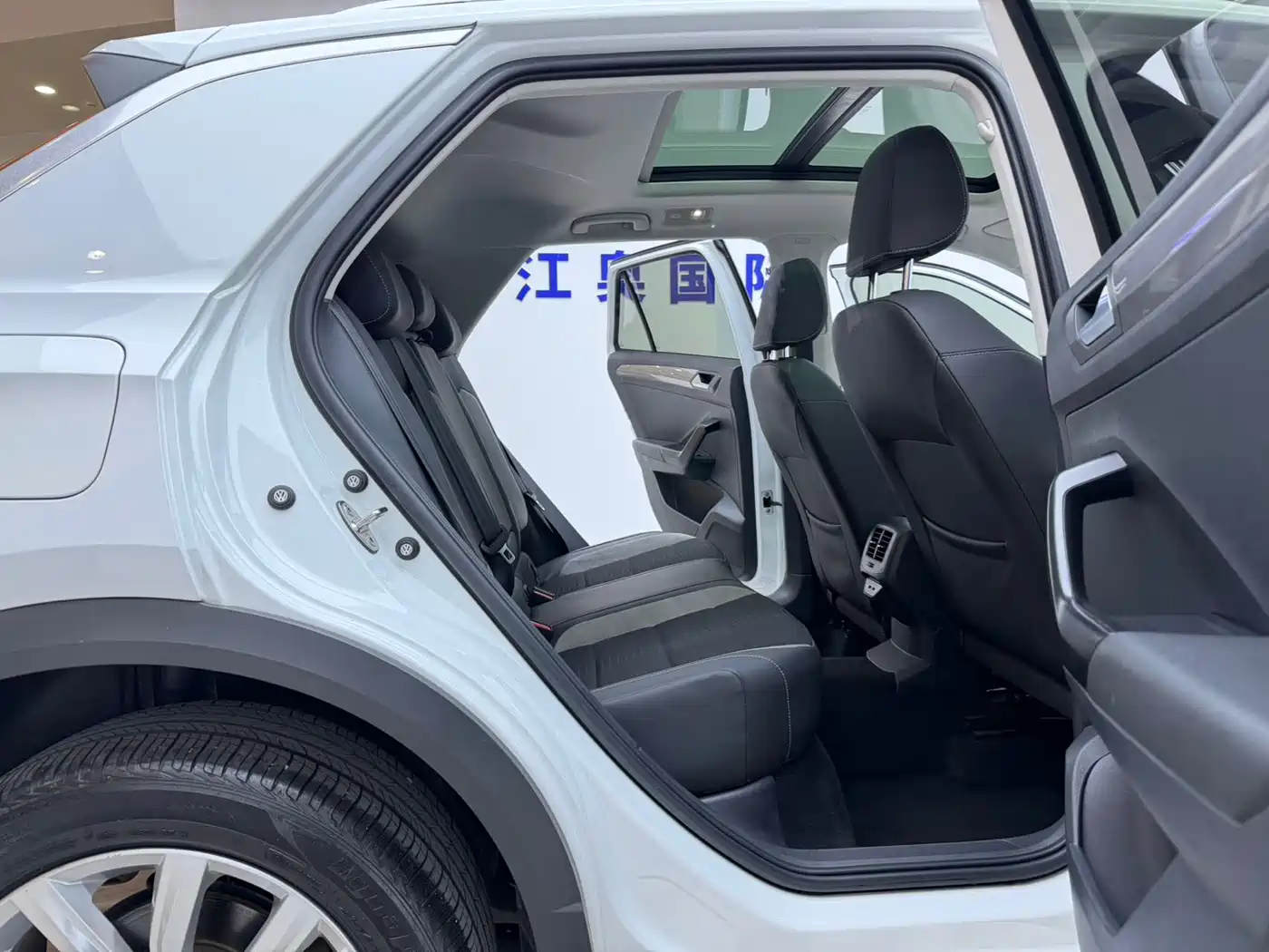 VOLKSWAGEN T ROC EXPLORING SONGS