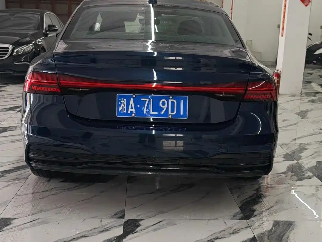 Фото 4 - Audi A7L