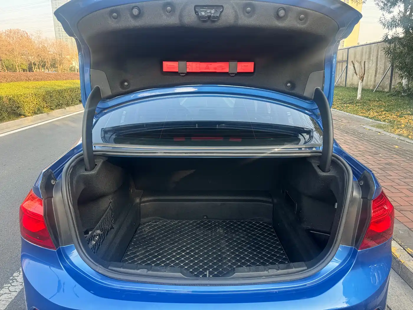 BMW 1 Series 2018 118i Sport Edition фото 13