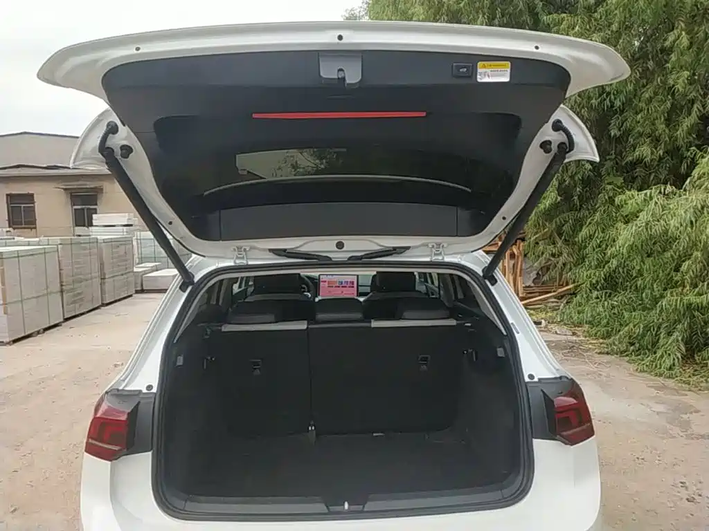 Volkswagen Golf 2025 2025 Facelift 300TSI Pro