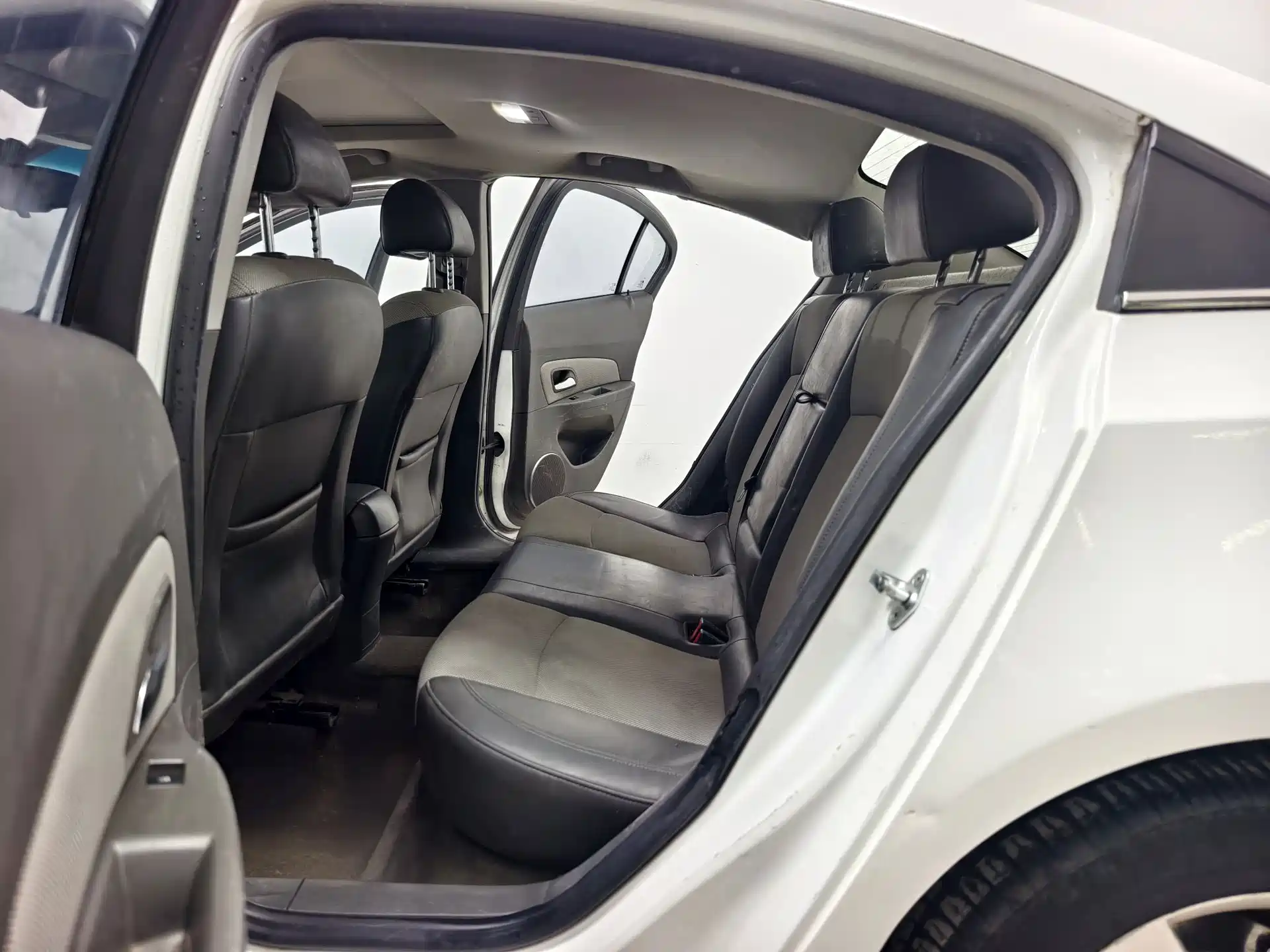 Photo 13 - Chevrolet Cruze