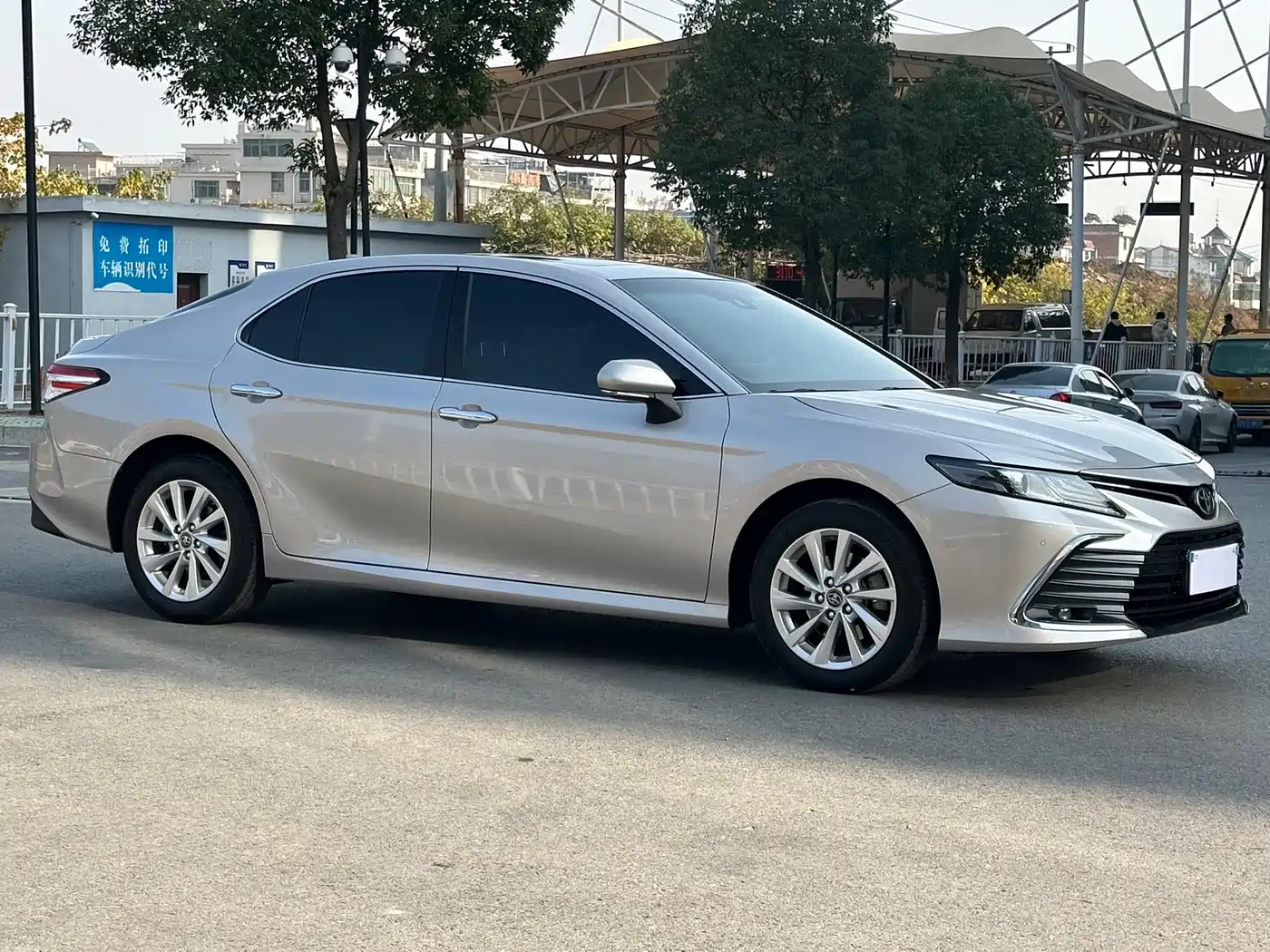 Toyota Camry 2021 2.0G Luxury Edition фото 3