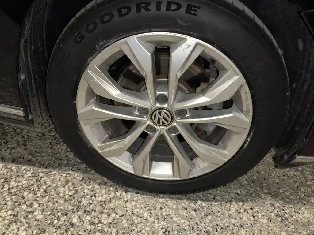 Volkswagen Magotan 2018 Facelift 330TSI DSG Luxury фото 14