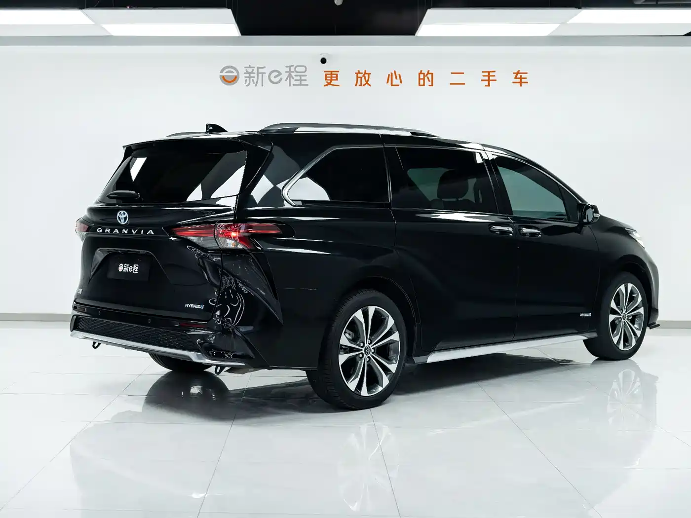 Toyota Granvia 2024 2.5L Hybrid Supreme ULTRA фото 4