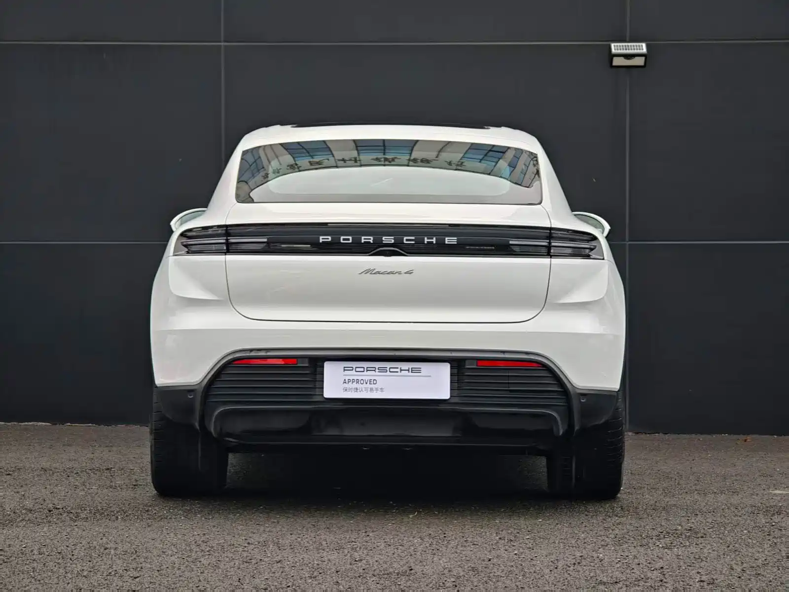 Фото 4 - Porsche Macan EV