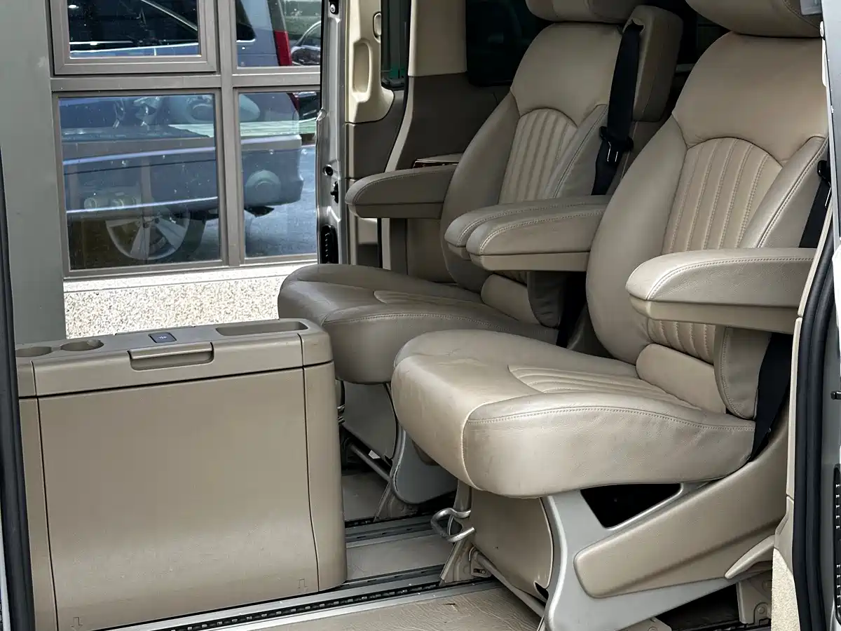 Mercedes-Benz Viano 2012 2.5L Navigation Edition фото 14
