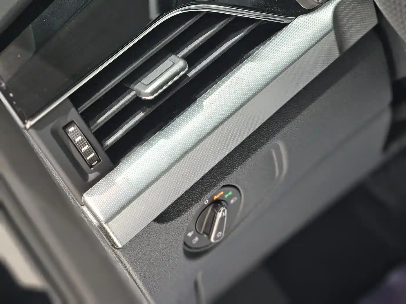 Volkswagen Passat 2025 Outstanding 330TSI Starlight Elite Edition фото 11