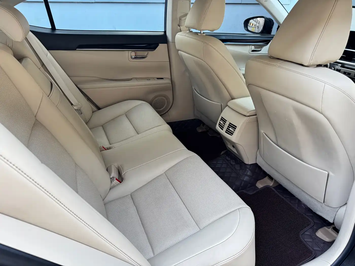 Фото 14 - Lexus ES