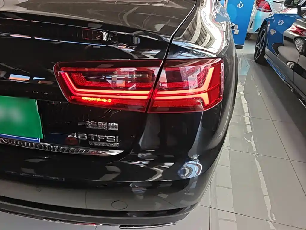 Фото 8 - Audi A6L