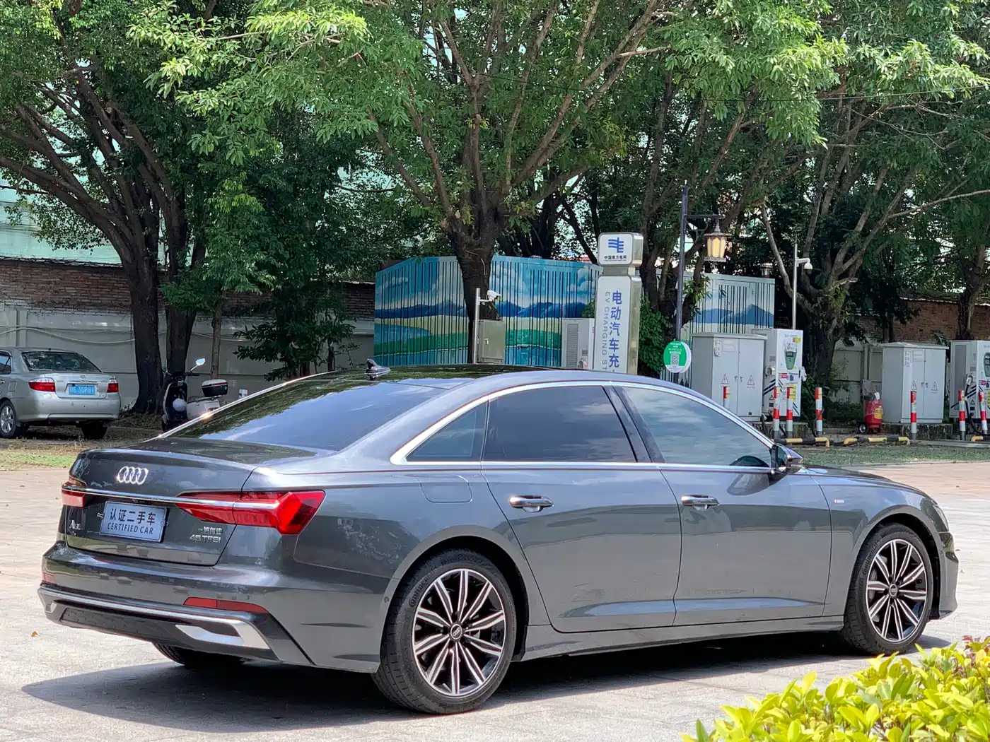 Фото 18 - Audi A6L