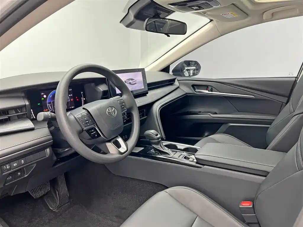 Toyota Camry 2024 Hybrid 2.0HE Elite Edition фото 13