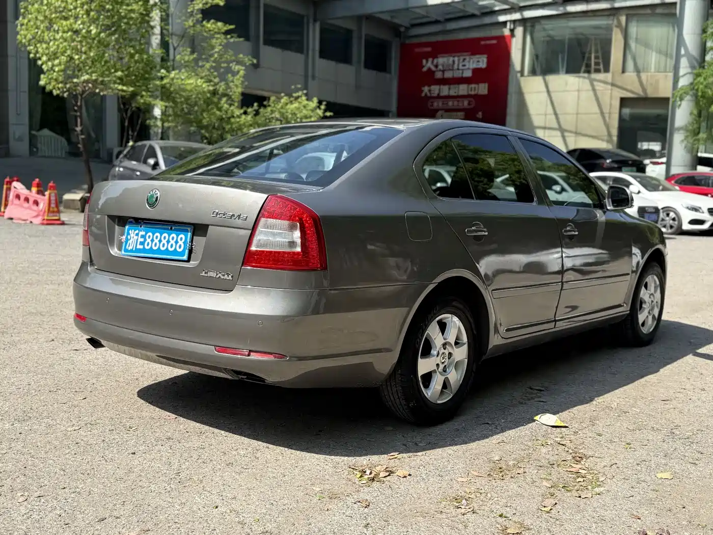 Škoda Octavia 2012 1.6L Automatic Yijie Edition фото 6