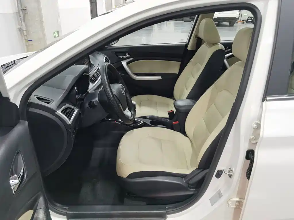 Changan Yuexiang V7 2017 2016 1.6L Manual Joy Version China V