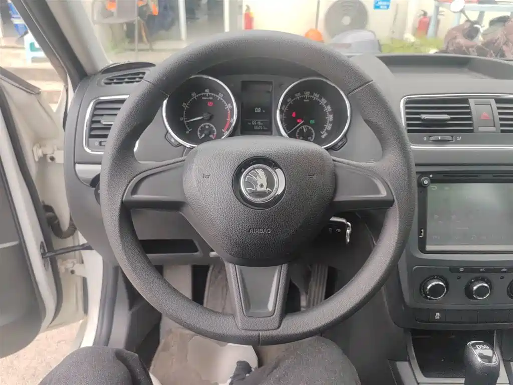 Škoda Yeti 2017 TSI280 DSG Advance фото 11