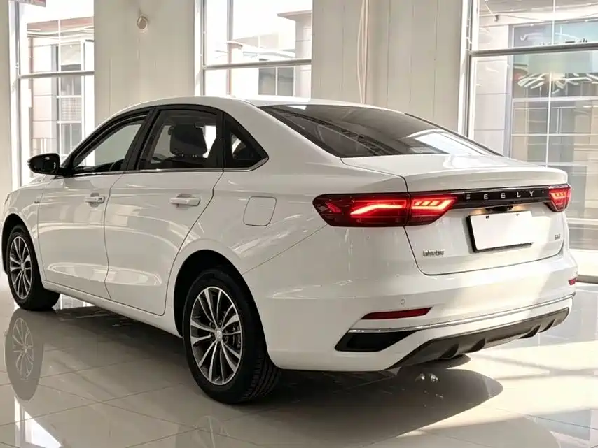 Фото 7 - Geely Emgrand