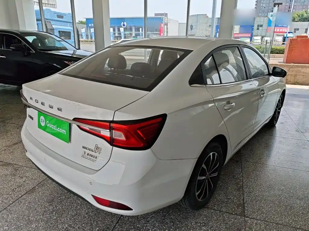 Фото 7 - Roewe i5